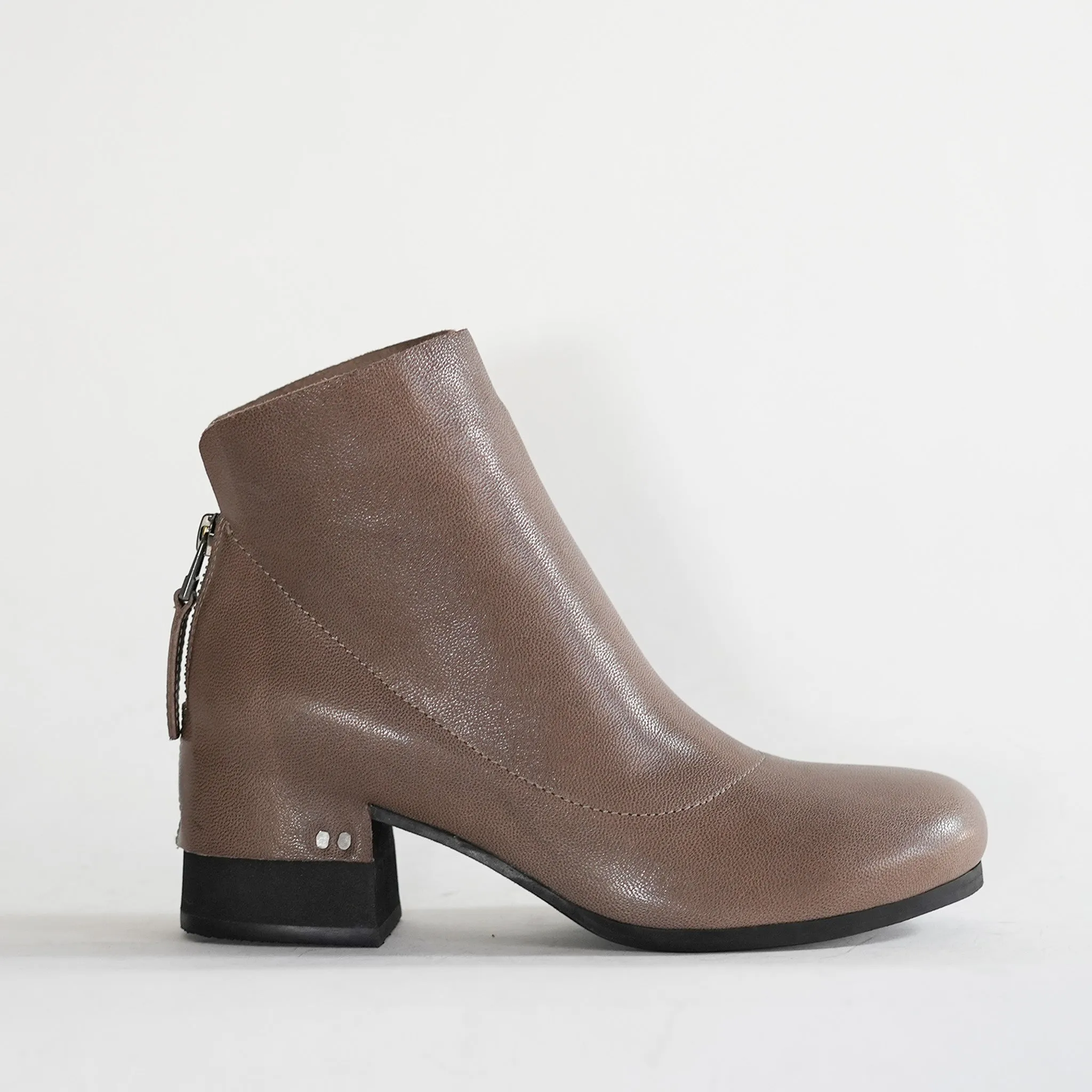 FW24 707021-3 | SHIRO | Yuko Imanishi 